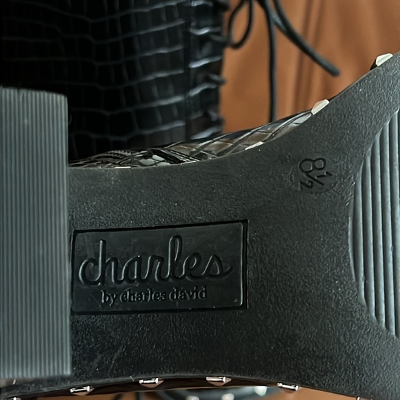 Charles David Black Croc Jetsetter Booties size 8.5 NWOT - Picture 4 of 6